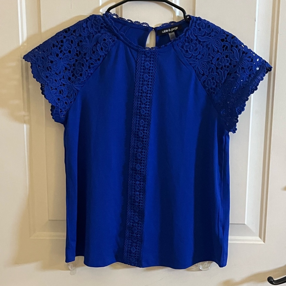 Woman’s Cable & Gauge Size XS Top